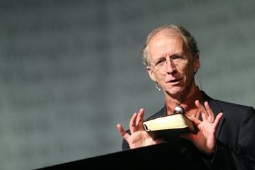 Submeta-se ao seu pastor somente se ele for submisso à Bíblia, ensina John Piper